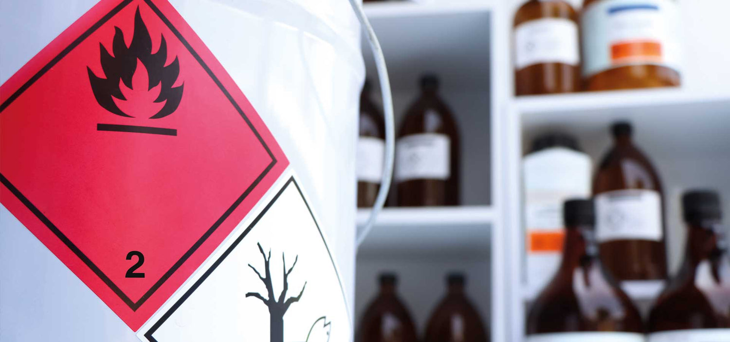 Gefahrgutkennzeichnung für Gase der Gefahrgutklasse 2 auf Druckbehältern im Transport