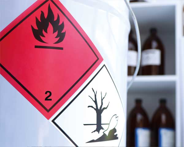 Gefahrgutkennzeichnung für Gase der Gefahrgutklasse 2 auf Druckbehältern im Transport