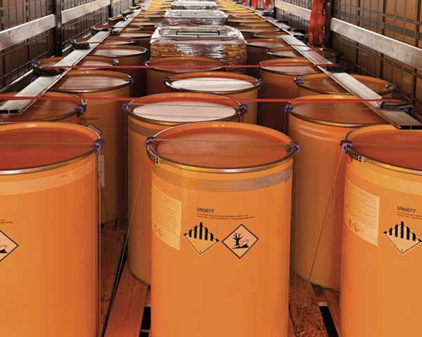 Lagerung von Gefahrstoffen in Fässern mit Gefahrgutkennzeichnung