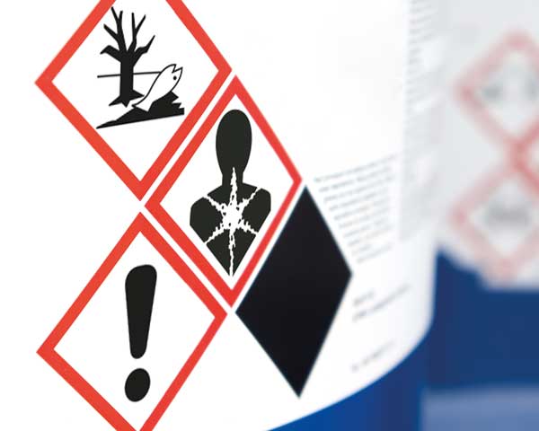 GHS-Symbole zur Gefahrstoffkennzeichnung gemäß CLP-Verordnung auf Verpackungen und Behältern